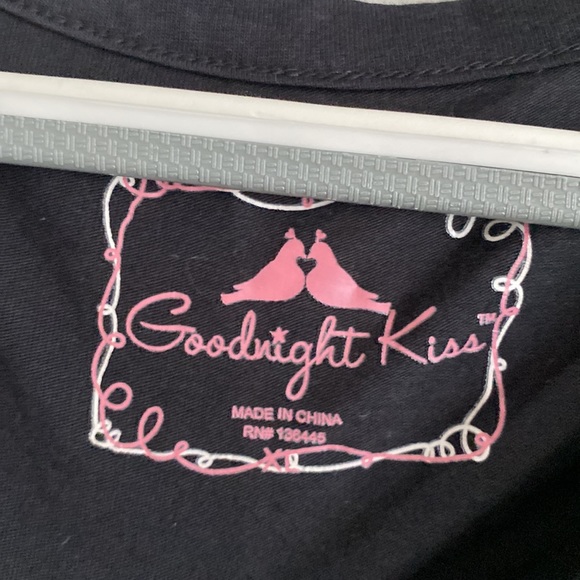Good Night Kiss Top - Picture 3 of 5